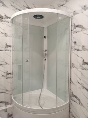 Установка душевой кабины шириной до 90 см