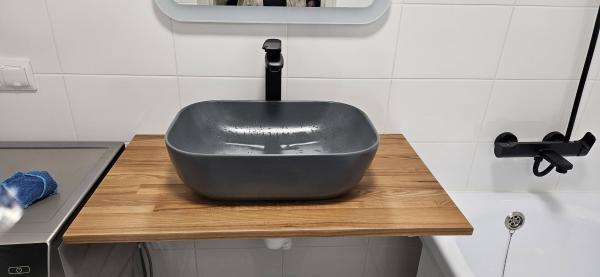 Проведена замена изношенной кранбуксы на новую, обеспечив герметичность и плавное функционирование смесителя. Устранены протечки, восстановлена надежная работа системы подачи воды.