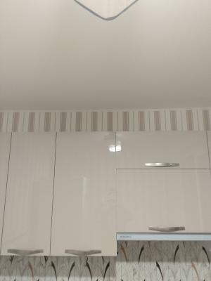 Монтаж потолочного полистрирол/пенополистирол плинтуса