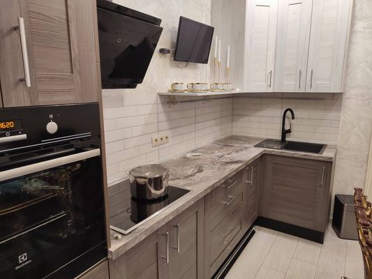 Установка и подключение врезной мойки Установка и подключение смесителя Установка столешницы ДСП