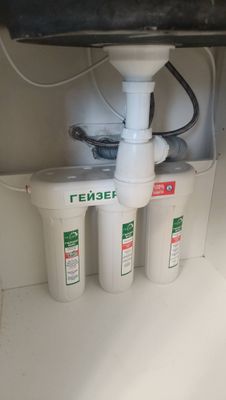 Установка проточного фильтра под мойку