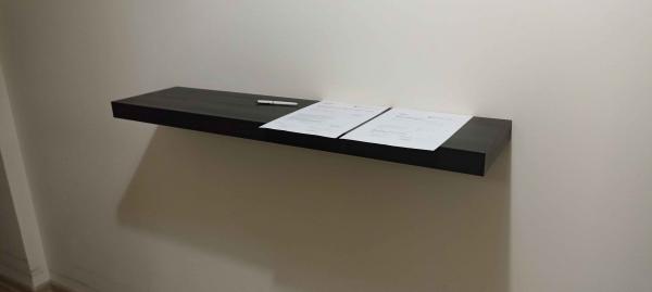 Изображение демонстрирует завершение работ: устранены неисправности, заменены поврежденные элементы, восстановлена герметичность, обеспечена функциональность и безопасность оконной конструкции.