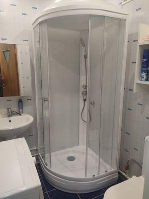 Установка душевой кабины шириной до 90 см