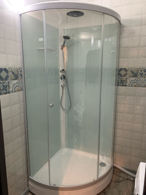 Установка душевой кабины шириной до 90 см