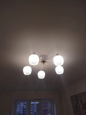 Установка люстры в сборке