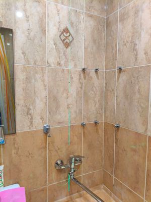 Установка душевой стойки (верхнего душа) без смесителя