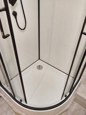 Установка душевой кабины шириной до 90 см