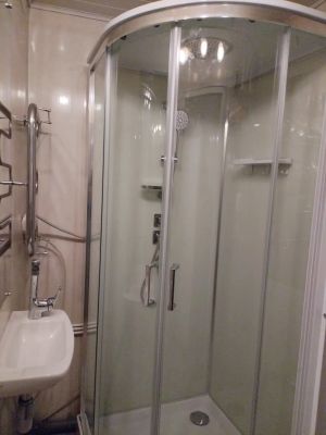 Установка душевой кабины шириной до 90 см
