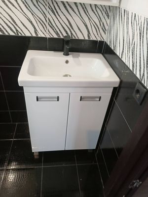 Установка комплекта: Тумба + Раковина + смеситель + зеркало