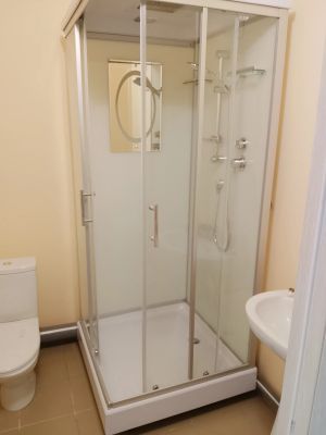 Установка душевой кабины шириной до 90 см