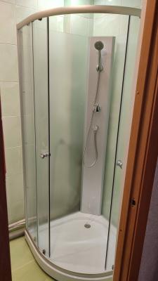 Установка душевой кабины шириной до 90 см