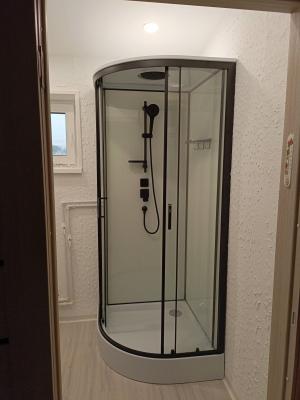 Установка душевой кабины шириной до 90 см