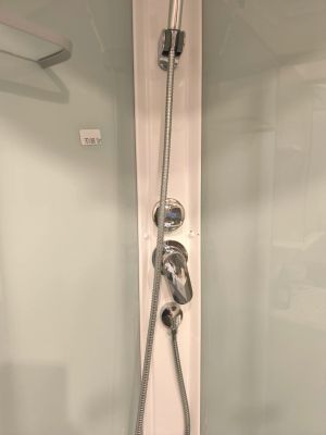 Установка душевой кабины шириной до 90 см