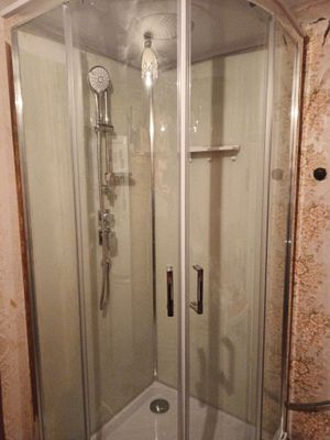 Установка душевой кабины шириной до 90 см