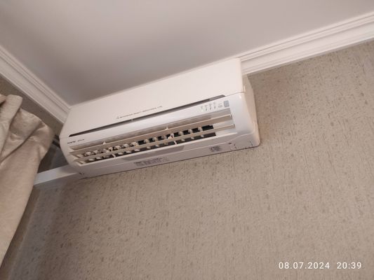 Выполнена очистка фильтров, промывка теплообменника, дезинфекция внутренних частей, устранение пыли и грязи, проверка дренажной системы, восстановление эффективности работы устройства.