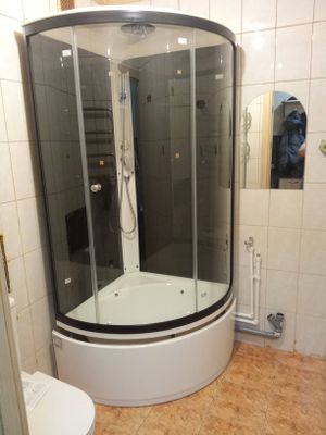 Установка душевой кабины шириной до 90 см