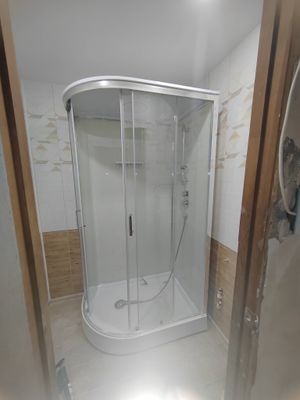 Установка душевой кабины шириной до 120 см