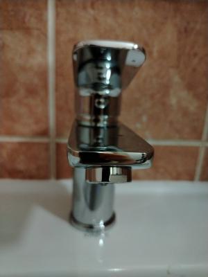 Установка раковины с тумбой