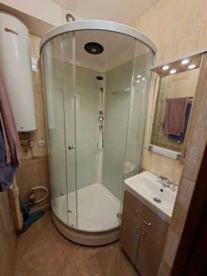 Установка раковины с тумбой