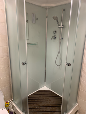 Установка раковины с тумбой