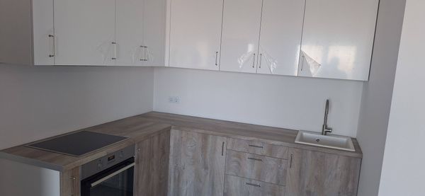 Снятие одного слоя обоев и клея с стен