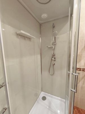 Установка душевой кабины шириной до 120 см