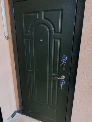 Демонтаж металлической двери с сохранением дверного  блока