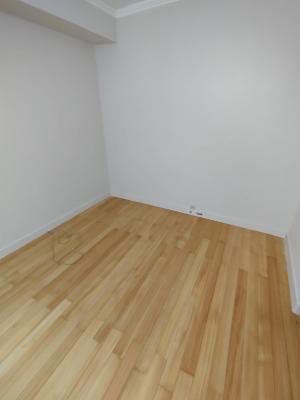 Устройство пластикового плинтуса с кабелем