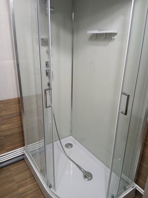 Установка душевой кабины шириной до 120 см