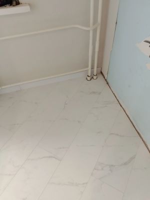 Монтаж пластикового плинтуса