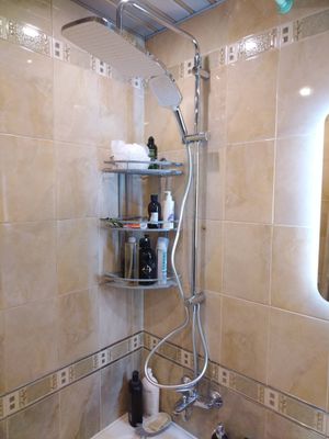 Установка душевой стойки (верхнего душа) без смесителя Установка комплекта: Тумба + Раковина + смеситель + зеркало