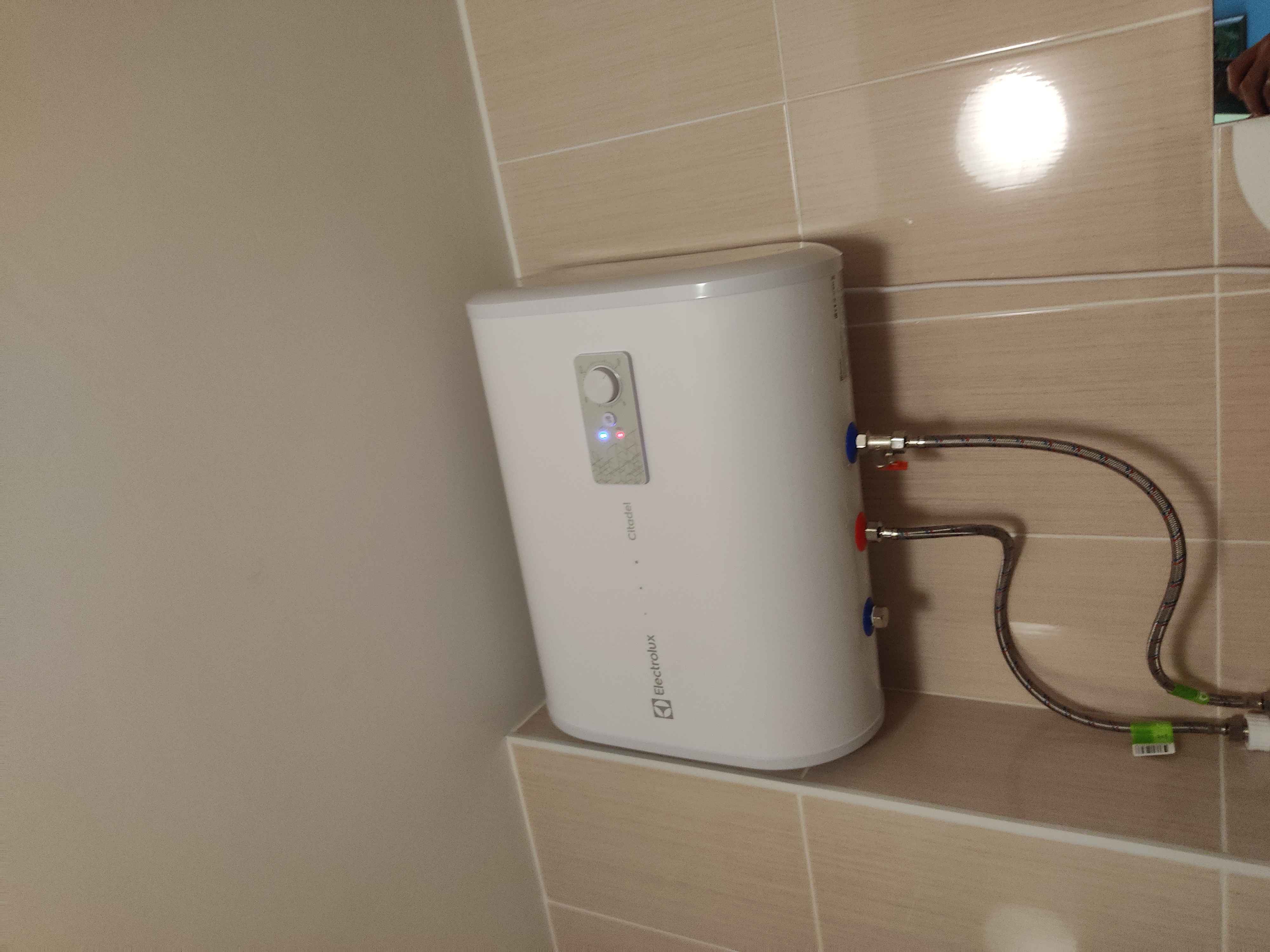 Установка электрического накопительного водонагревателя объемом не более 50 л.